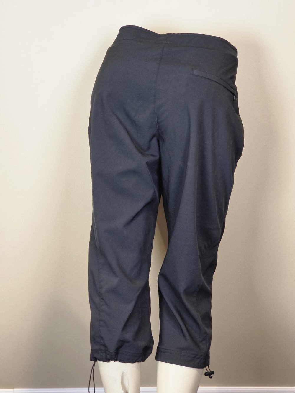 Columbia Sportswear Women’s Capri Crop Hiking Pants - Black, Size 8